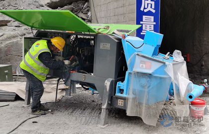中国水电五局液压湿喷机施工现场